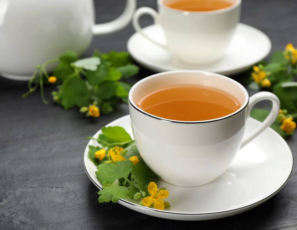 How to Make Celandine Tea Uses - Celandine Tea Recipe - MyNaturalTreatment.com